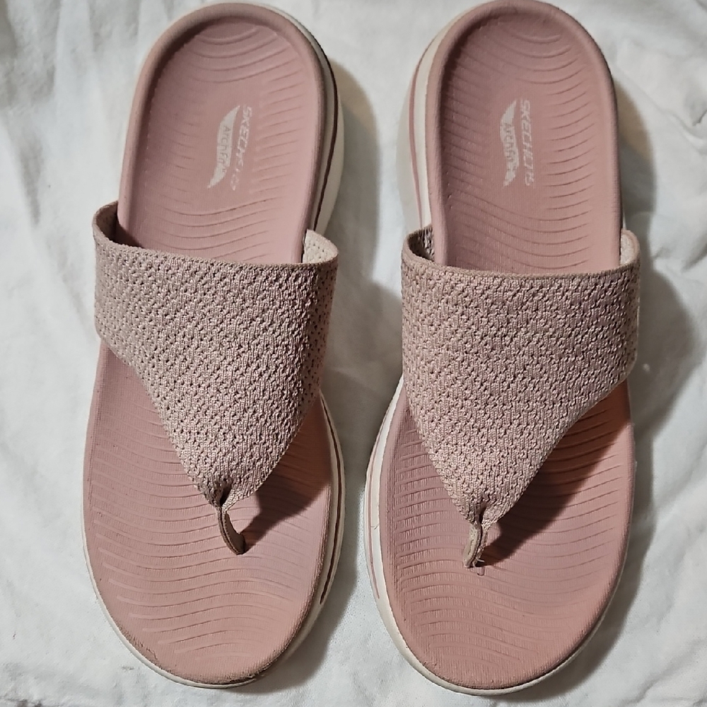 Skechers Women's Pink Textured Sandals